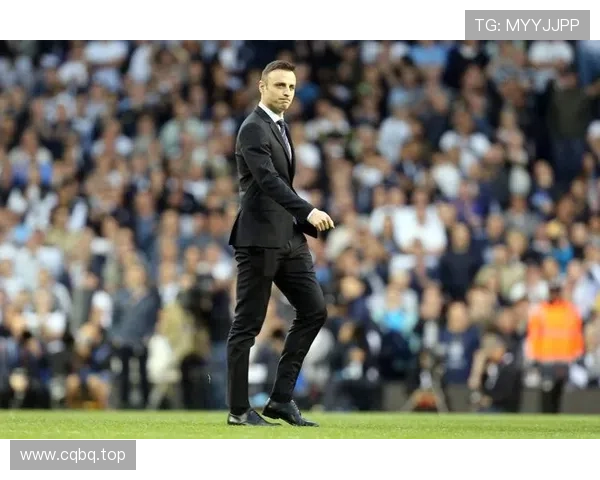 名宿谈贡萨洛戴帽:最大特点是敏锐的进球嗅觉 身体强壮对抗出色-直播吧